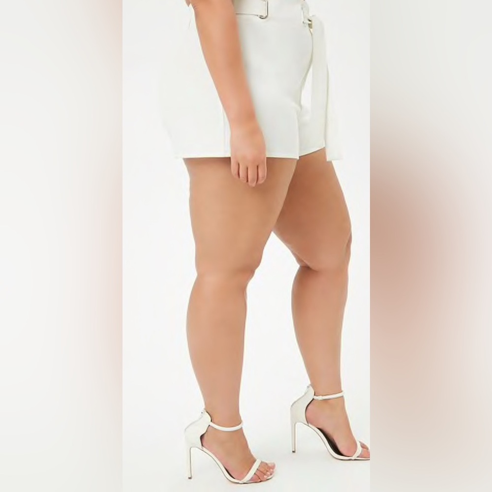 Plus Size Belted Shorts - Picture 4 of 5